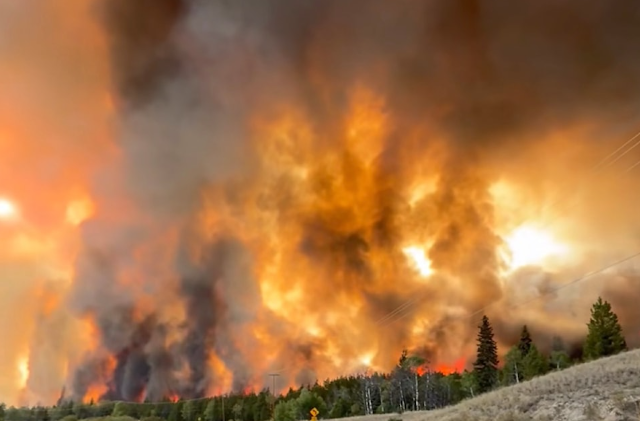 加拿大遭遇严重山火烟霾侵袭，大温地区空气质量全球垫底，交通干线受影响